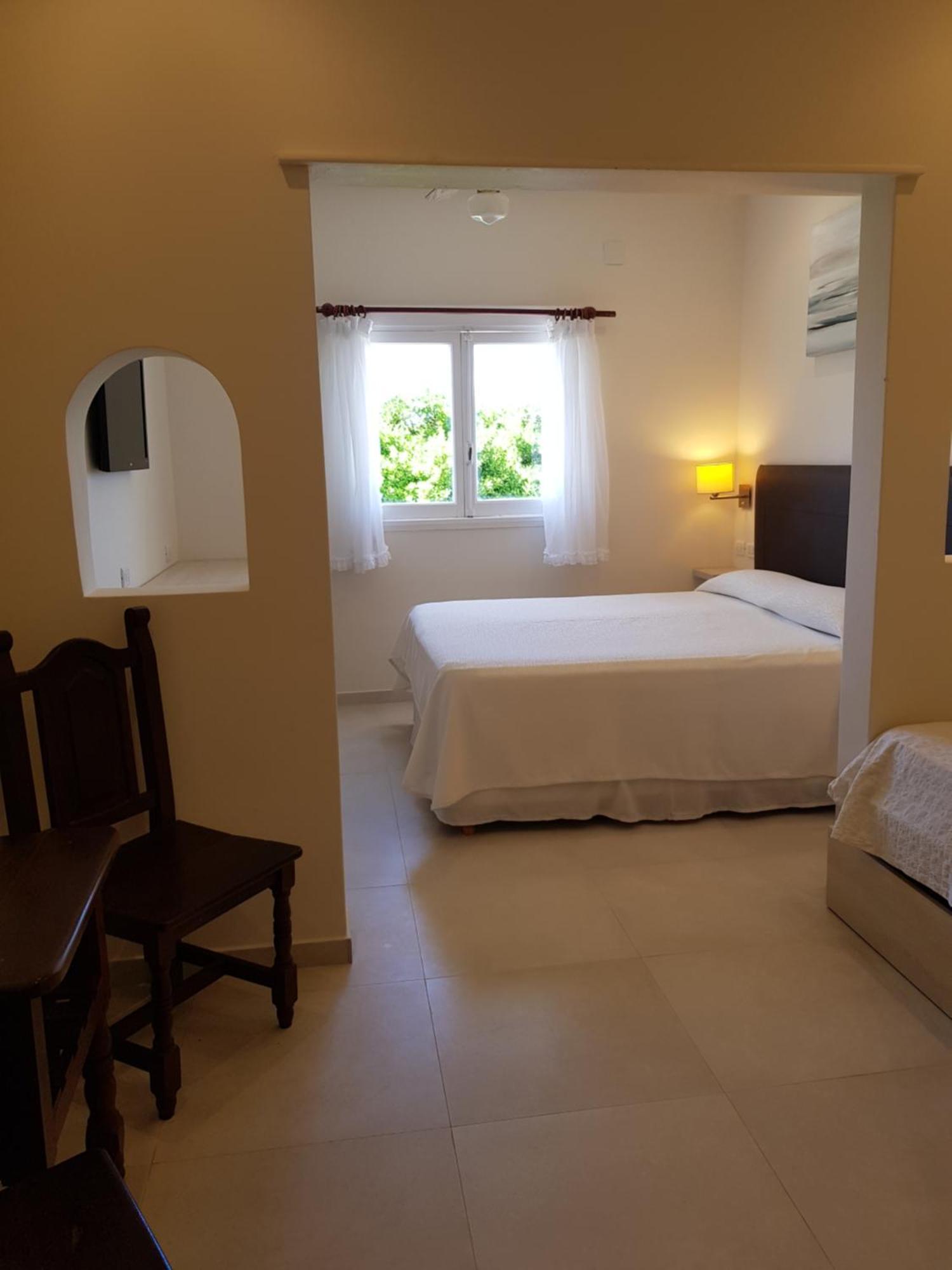 108 Y El Mar - Hotel Tejas Rojas Villa Gesell Rum bild