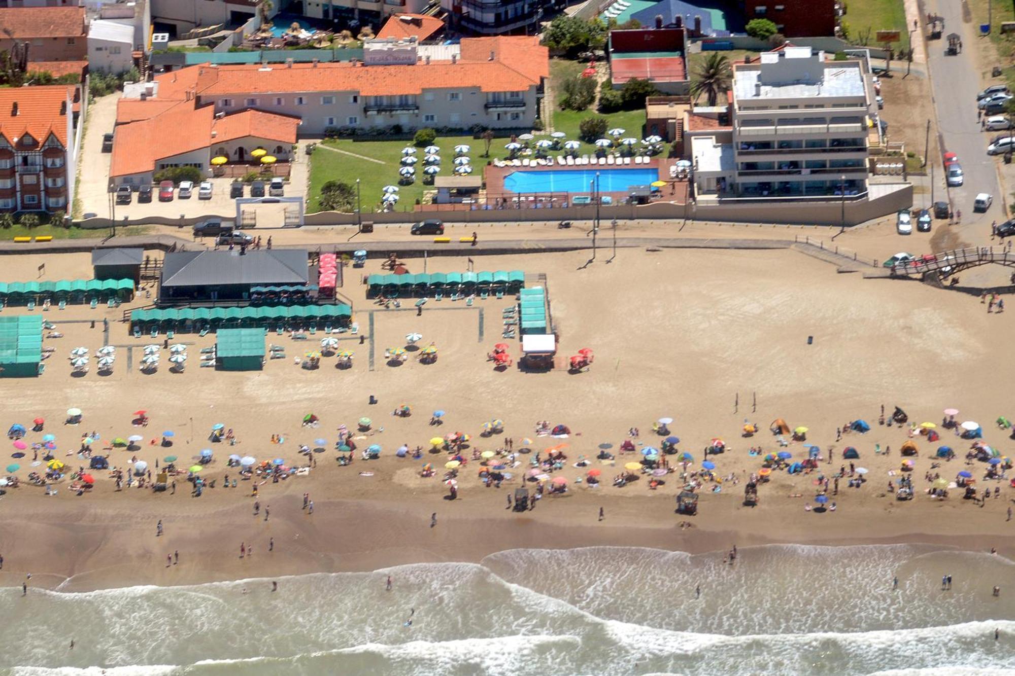 108 Y El Mar - Hotel Tejas Rojas Villa Gesell Exteriör bild