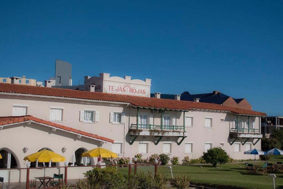 108 Y El Mar - Hotel Tejas Rojas Villa Gesell Exteriör bild