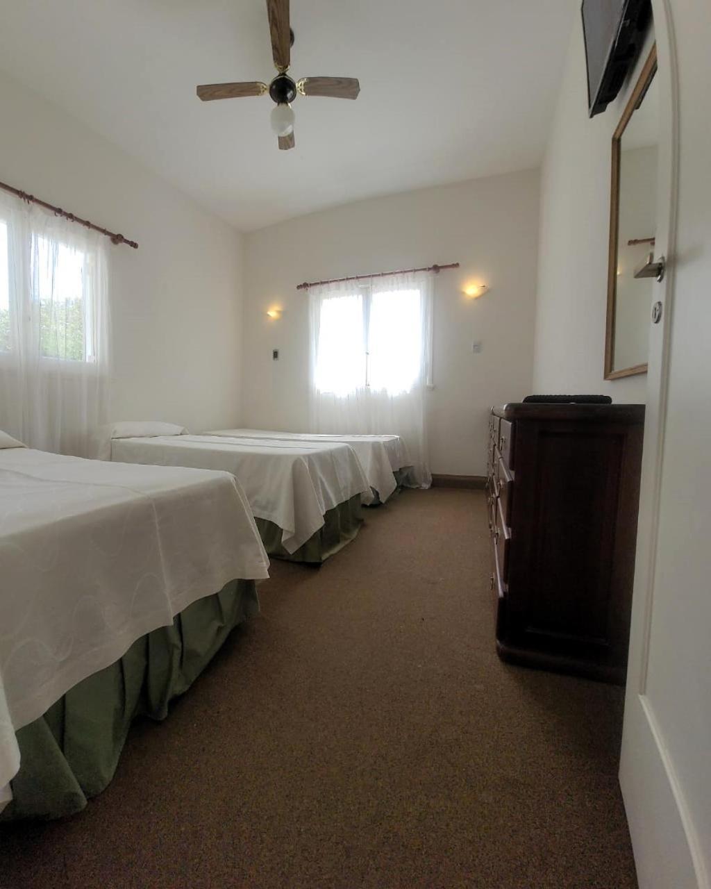 108 Y El Mar - Hotel Tejas Rojas Villa Gesell Rum bild