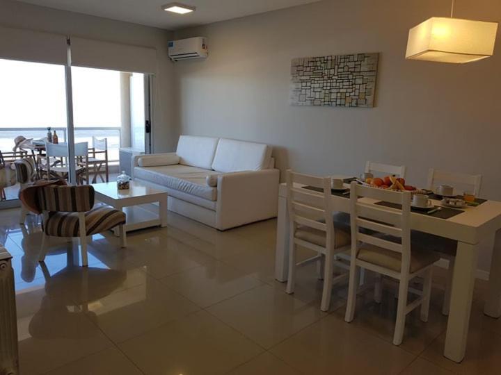108 Y El Mar - Hotel Tejas Rojas Villa Gesell Exteriör bild